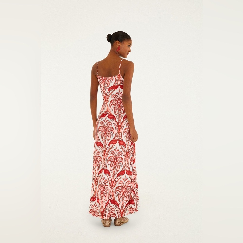 Farm Rio: Off-White Tropical Cameo Slip
Lenzing™ Ecovero™ Maxi Dress DT - Picture 9 of 10